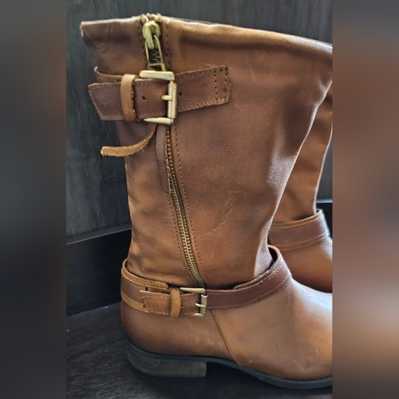 *New Leather Steve Madden Boots* - Picture 3 of 9